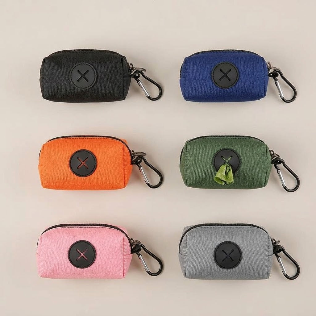 Guau&Grr® | Dispensador de Bolsas en Lona Premium con Mosquetón "PawsPort"